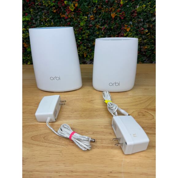 Netgear Orbi Tri Band‎ Full Home Wifi Router System RBR40 + RBS20 Satellites GUC - Picture 2 of 12